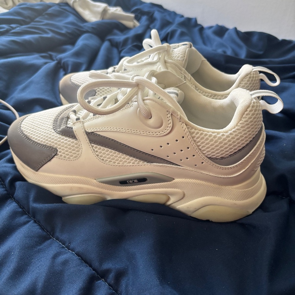 Dior b22 White/Silver Pristine Condition Size 9/Eu42